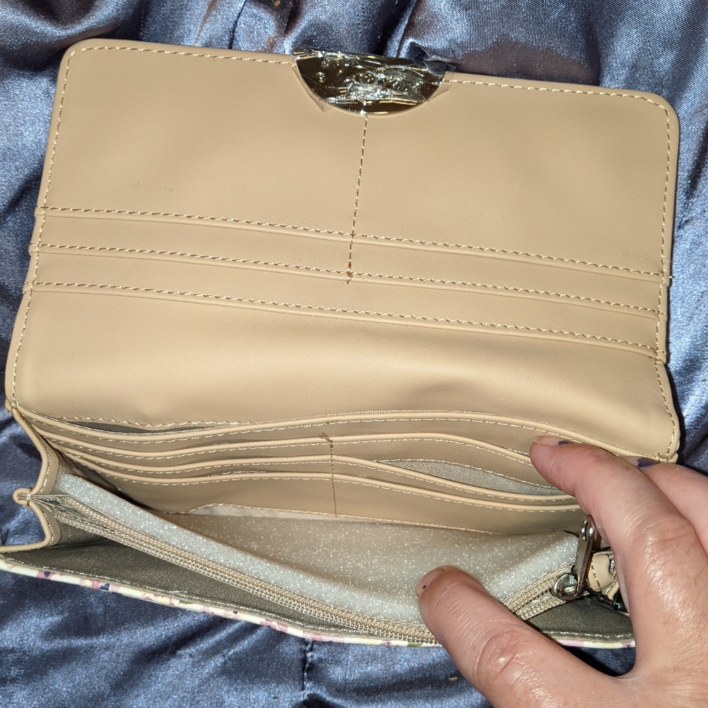 NINE WEST CLUTCH/WALLET - Picture 5 of 7
